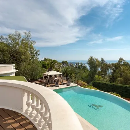 Superbe Avec Jacuzzi Et Piscine Privee Вилла Валлорис