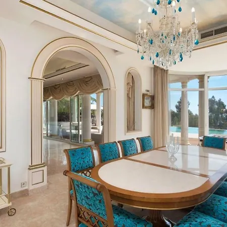 Superbe Avec Jacuzzi Et Piscine Privee Вилла
